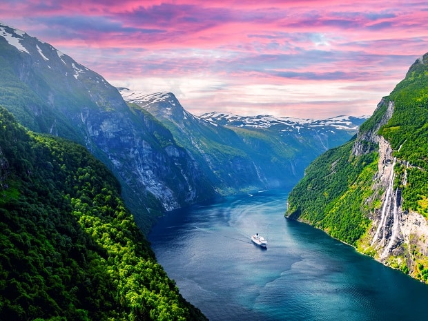 Panorama,Of,Breathtaking,View,Of,Sunnylvsfjorden,Fjord,And,Famous,Seven