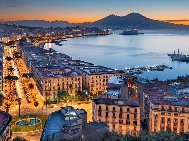 Naples,,Italy,Aerial,Skyline,On,The,Bay,With,Mt.,Vesuvius