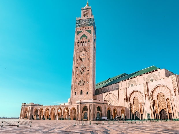 Hassan,Ii,Mosque,With,Its,Minaret,Towering,Over,The,Paved